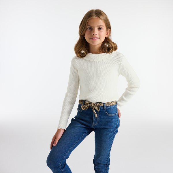 كنزة باللون الأبيض للفتيات